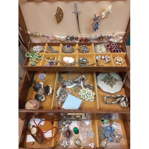 45 - A late 20th Century brown Mele jewellery box and contents to include a quantity of paste stone brooc... 