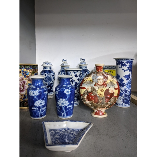 263 - A selection of late 19th and later Chinese ceramics, Japanese Satsuma moon flask, and a Chinese cloi... 