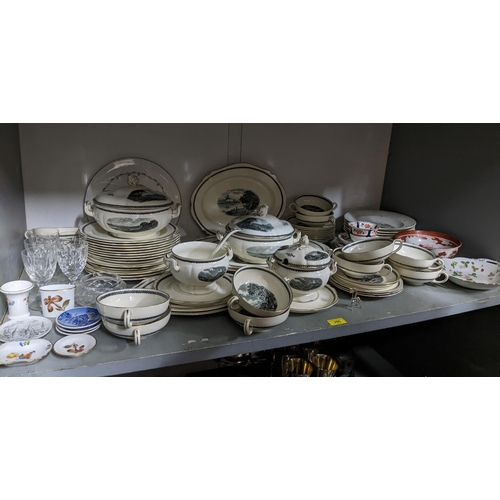 285 - A selection of ceramics and glassware to include a Wedgwood part dinner service decorated with Class... 