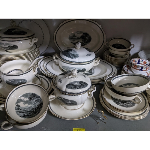 285 - A selection of ceramics and glassware to include a Wedgwood part dinner service decorated with Class... 