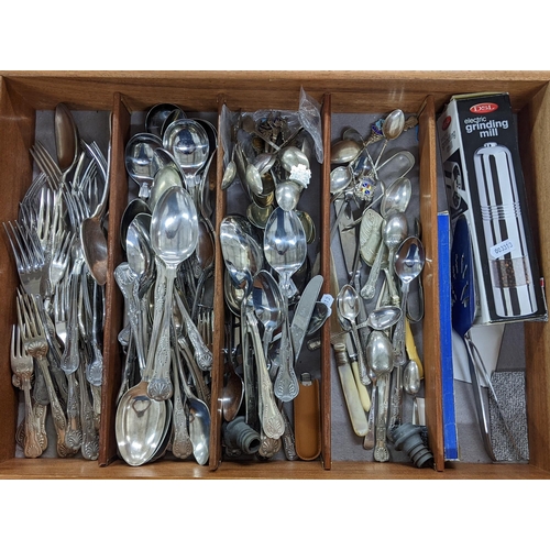 331 - A selection of loose silver plated cutlery to include a set of Kings pattern cutlery
Location:A3B
If... 