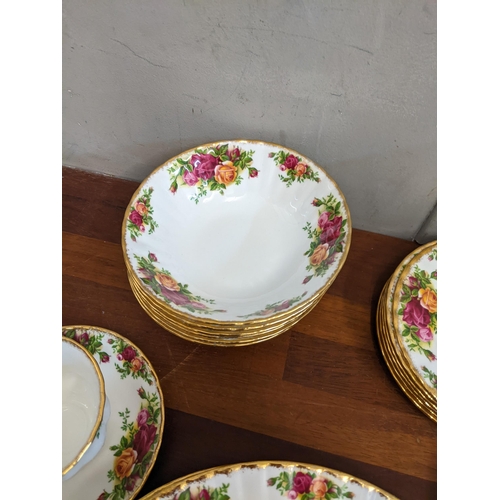 364 - A Royal Albert Old Country Roses pattern tea and dinner service Location:11.4
If there is no conditi... 