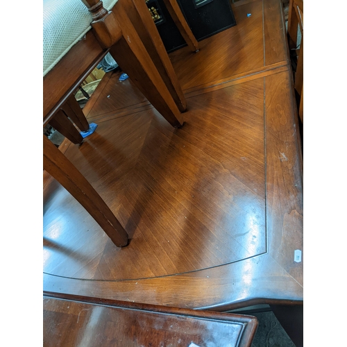 277 - A modern extending dining room table with two extra leaves 77cm x approx.65 (when unextended) x 104c... 