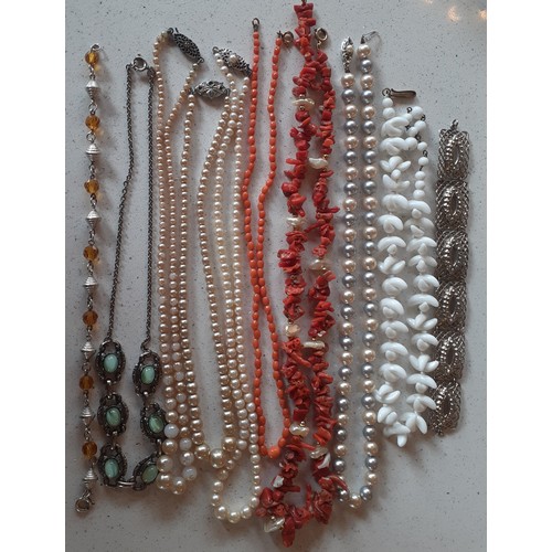 54 - A quantity of vintage costume jewellery to include 2 coral necklaces, shirt studs, mid 20th Century ... 