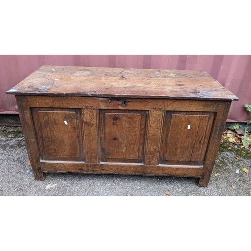 422 - A late 17th/early 18th century oak panelled coffer having a hinged top and on block shaped legs, 63.... 