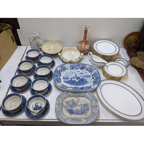 435 - Mixed ceramics to include a Wedgwood Colonnade part dinner set, a Haviland Limoges ceramic decanter,... 