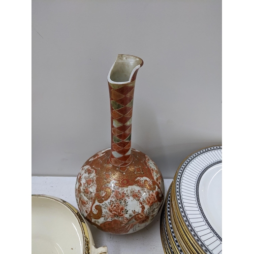 435 - Mixed ceramics to include a Wedgwood Colonnade part dinner set, a Haviland Limoges ceramic decanter,... 