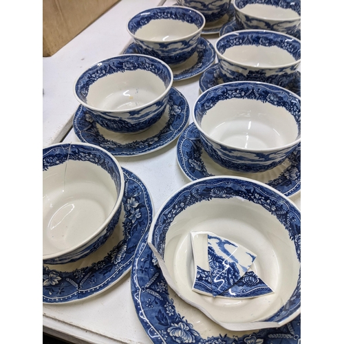 435 - Mixed ceramics to include a Wedgwood Colonnade part dinner set, a Haviland Limoges ceramic decanter,... 