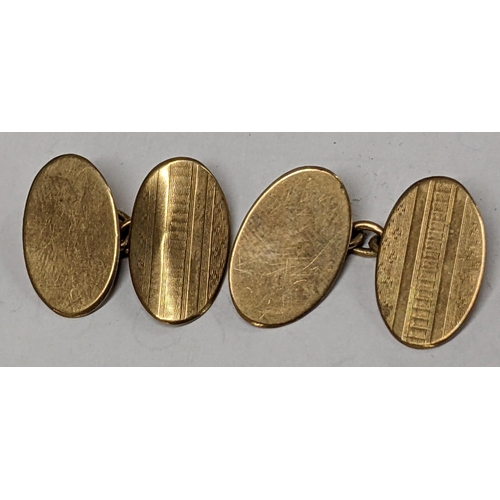 384 - A pair of 9ct gold chain link cufflinks, 4.5g Location:CAB2
If there is no condition report shown, p... 