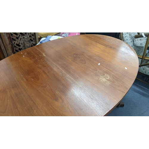 423 - A mid 20th century Danish teak oval topped dining table, attributed to Johannes Anderson, 73.5cm h x... 