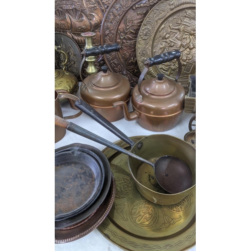 539 - A mixed lot of metalware to include a brass model of a horse and carriage A/F, brass and copper kett... 