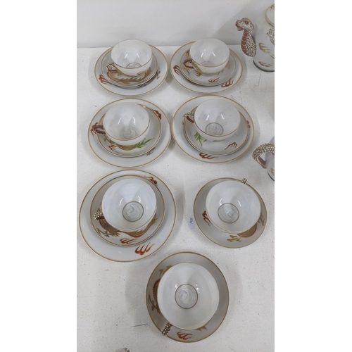 554 - A Japanese tea service to include a teapot, milk jug, sugar bowl, five side plates, 8 saucers and se... 