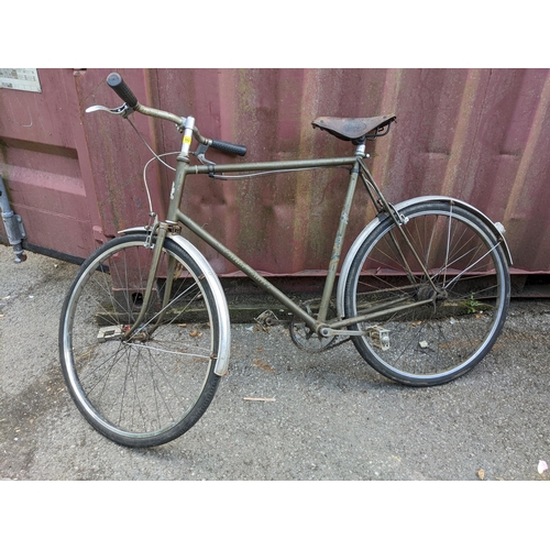 392 - Circa 1940, a Claud Butler gents vintage bicycle with original paintwork to frame, and pre-war hubs,... 