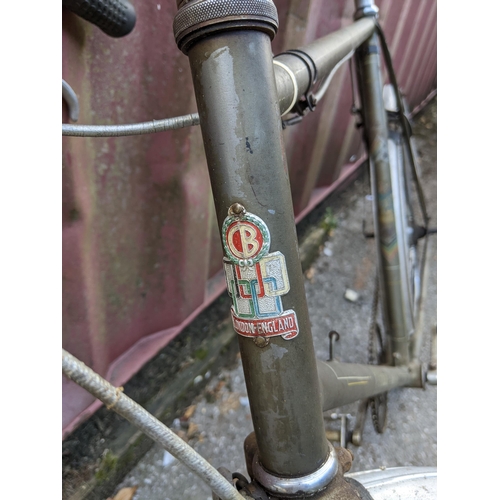 392 - Circa 1940, a Claud Butler gents vintage bicycle with original paintwork to frame, and pre-war hubs,... 