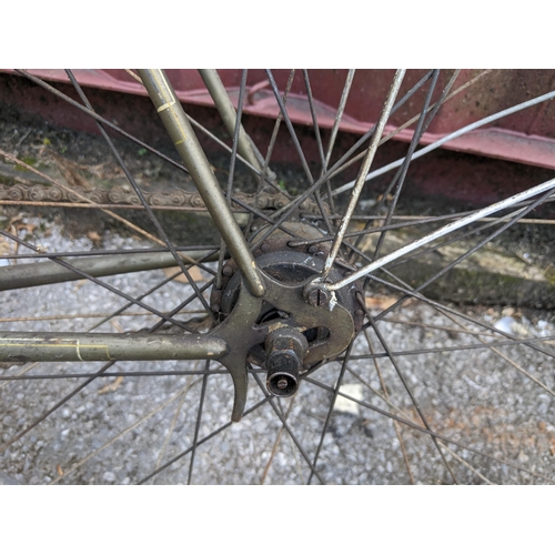 392 - Circa 1940, a Claud Butler gents vintage bicycle with original paintwork to frame, and pre-war hubs,... 