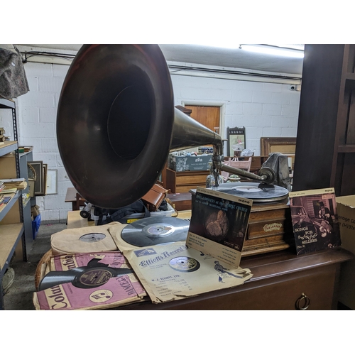 532 - The Leader wind-up gramophone with horn speaker, and a collection of various 78 rpm records Location... 