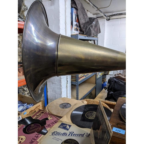 532 - The Leader wind-up gramophone with horn speaker, and a collection of various 78 rpm records Location... 