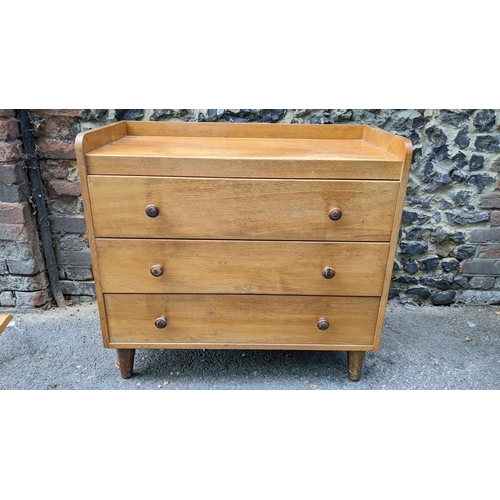 194 - A 1940's Gordon Russell of Broadway, oak three drawer straight front chest of drawers, having a thre... 