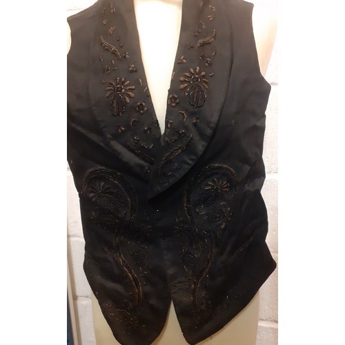 64 - A group of late 19th/early 20th Century gentlemen's waistcoats in various colours, styles and sizes ... 