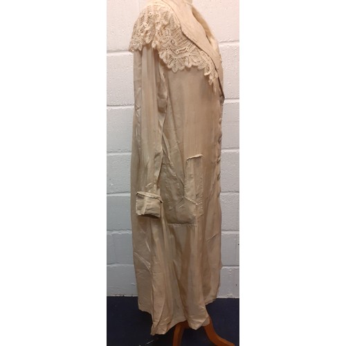 35 - An early 20th Century ladies beige silk lightweight coat with cream Guipure lace collar, Location:Ra... 