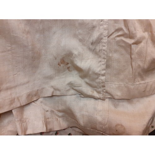 35 - An early 20th Century ladies beige silk lightweight coat with cream Guipure lace collar, Location:Ra... 