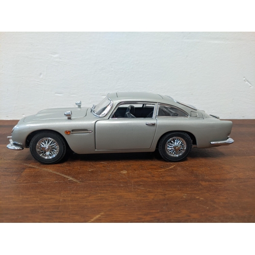 109 - A James Bond 007 1964 Danbury Mint Aston Martin DB5 1:24 scale replica model of the car driven by Bo... 