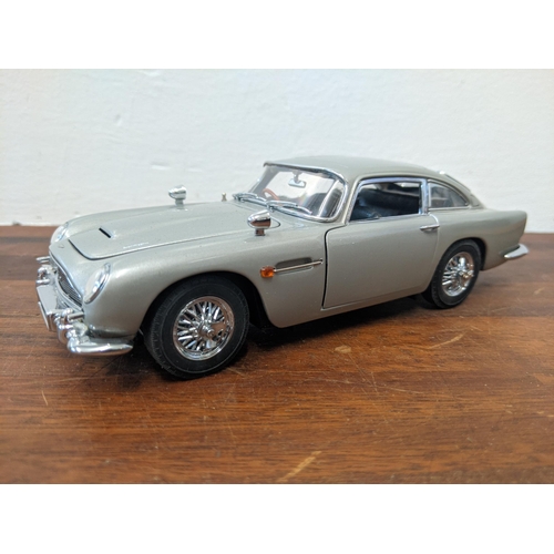 109 - A James Bond 007 1964 Danbury Mint Aston Martin DB5 1:24 scale replica model of the car driven by Bo... 