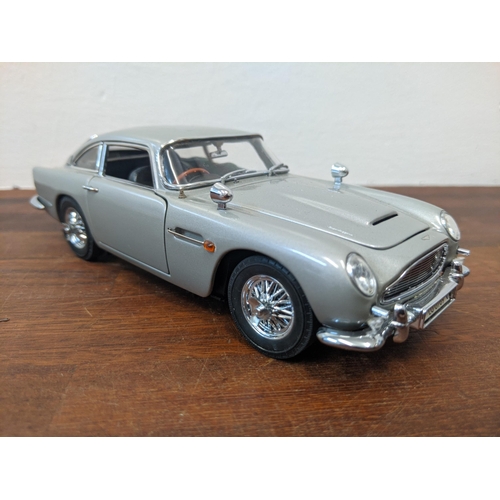 109 - A James Bond 007 1964 Danbury Mint Aston Martin DB5 1:24 scale replica model of the car driven by Bo... 