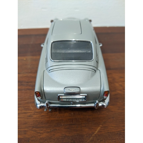 109 - A James Bond 007 1964 Danbury Mint Aston Martin DB5 1:24 scale replica model of the car driven by Bo... 