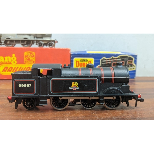 79 - A OO gauge Hornby Dublo 3217 0-6-2 tank locomotive B.R. with number 69567 and a Triang Railways unpa... 