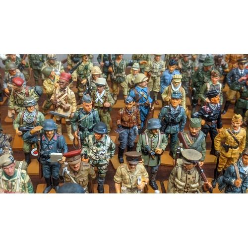 82 - Approximately one hundred del Prado collection figures to include soldiers from USA, Japan, France, ... 