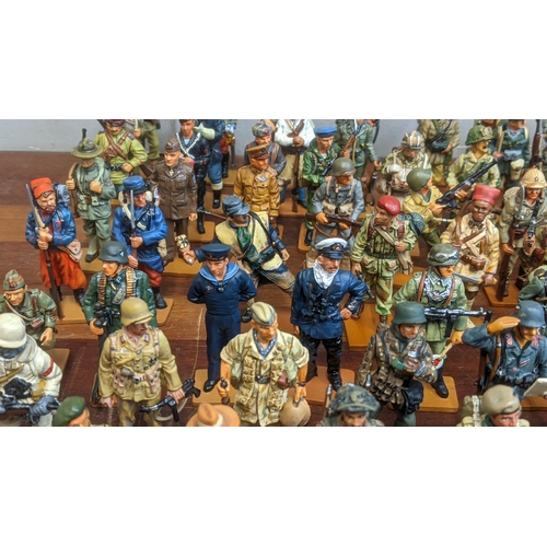 82 - Approximately one hundred del Prado collection figures to include soldiers from USA, Japan, France, ... 