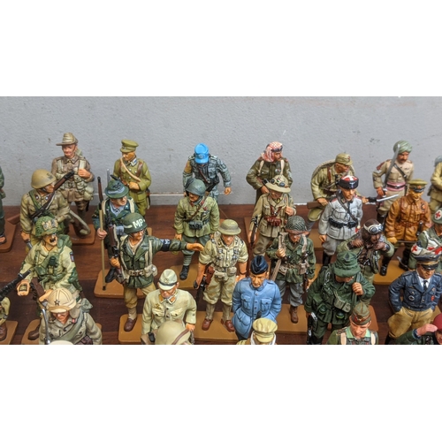 82 - Approximately one hundred del Prado collection figures to include soldiers from USA, Japan, France, ... 