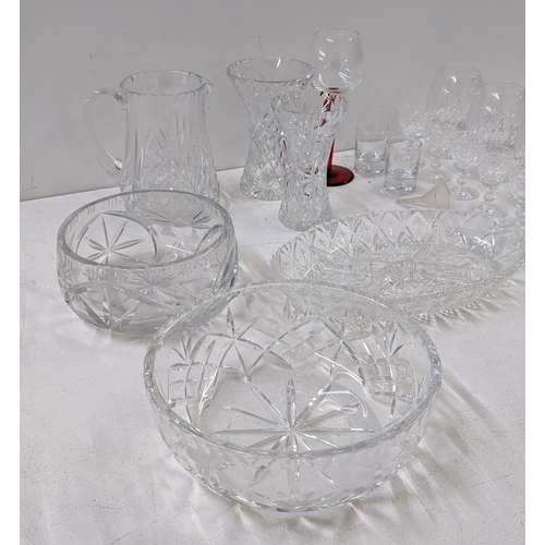 417 - A mixed lot to include a collection of crystal cut glassware to include brandy glasses, sherry glass... 