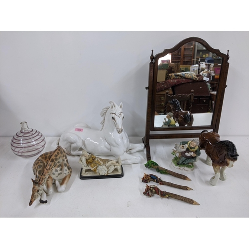 405 - A mixed lot to include a china model of a giraffe, and two models of horses, two figurines and a Cze... 