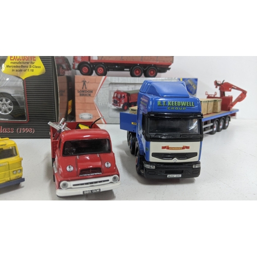 65 - A selection of model diecast vehicles to include Corgi classics Maisto Mercedes Benz S- class, Corgi... 