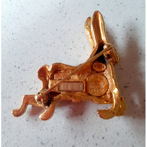 94 - Decorative items to include a 1994 Museum of American Folk Art gold tone and enamelled rabbit brooch... 