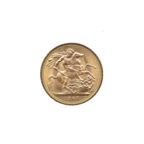 159 - United Kingdom - Elizabeth II (1952-2022), 1967 Gold Sovereign, featuring Mary Gillicks iconic first... 