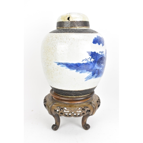 39 - A Chinese Qing dynasty blue and white Nanking ginger jar and lid, late 19th century, decorated in bl... 