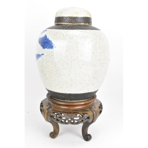 39 - A Chinese Qing dynasty blue and white Nanking ginger jar and lid, late 19th century, decorated in bl... 