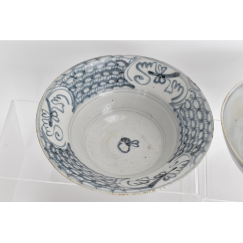 6 - Mixed Chinese blue and white porcelain to include a Ming dynasty stem cup, a bowl and a footed cup, ... 