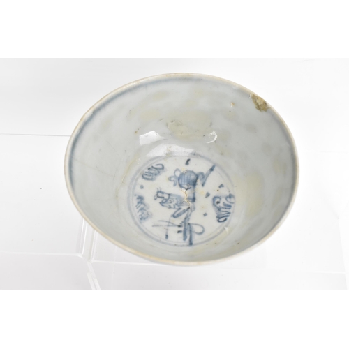 6 - Mixed Chinese blue and white porcelain to include a Ming dynasty stem cup, a bowl and a footed cup, ... 