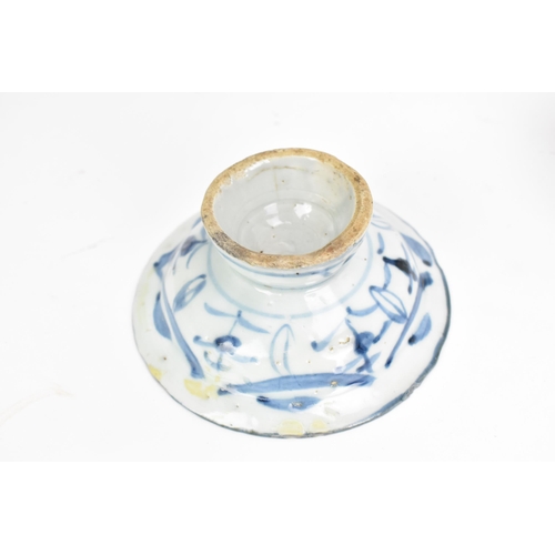 6 - Mixed Chinese blue and white porcelain to include a Ming dynasty stem cup, a bowl and a footed cup, ... 