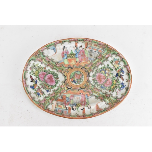 62 - A set of five Chinese Republic period Canton famille rose meat platters, early 20th century, in poly... 