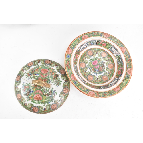 64 - A matched set of four Chinese Qing dynasty Canton famille rose meat platters, late 19th/early 20th c... 