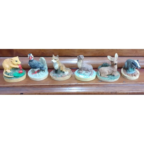 231 - A mixed lot to include Country Artist composition models of animals, Royal Doulton models of cats an... 