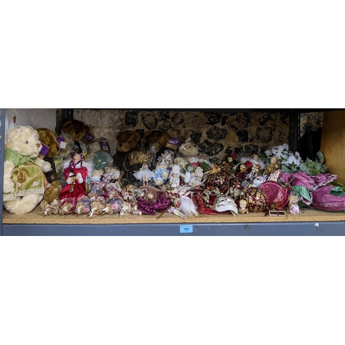 105 - A selection of soft sensations teddy bears and various Christmas decorations
Location:G
If there is ... 