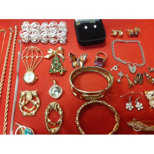 114 - A large quantity of modern fashion jewellery to include gold tone chains, a Trifari gold tone heart ... 