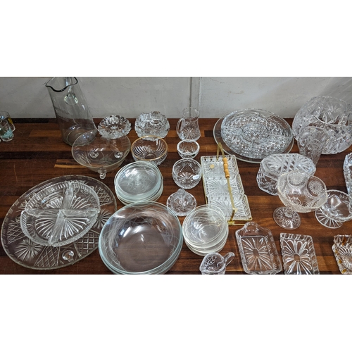 187 - A collection of crystal cut and other decorative glass ware to include a Waterford small bowl, a lar... 