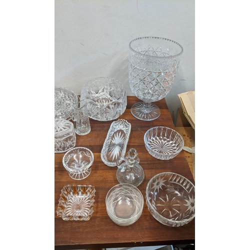 187 - A collection of crystal cut and other decorative glass ware to include a Waterford small bowl, a lar... 